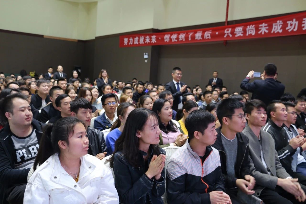 【峰光无限装饰】在交流中成长 在学习中前行——峰光集团“将帅特训营”圆满落幕