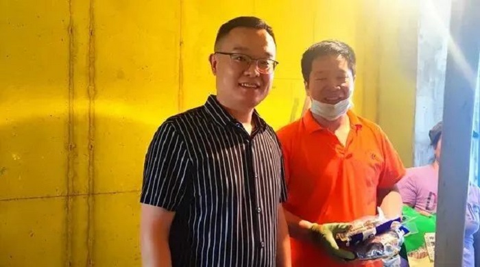 峰光无限装饰咸阳分公司· 炎炎夏日走进一线工地送清凉！